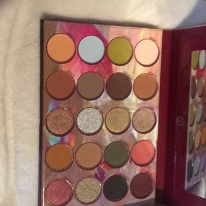 20 colour eyeshadow palette